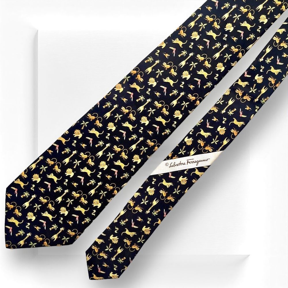 SALVATORE FERRAGAMO -EUC- Men’s Black African Animal Motif 100% Silk Novelty Tie - Picture 2 of 9